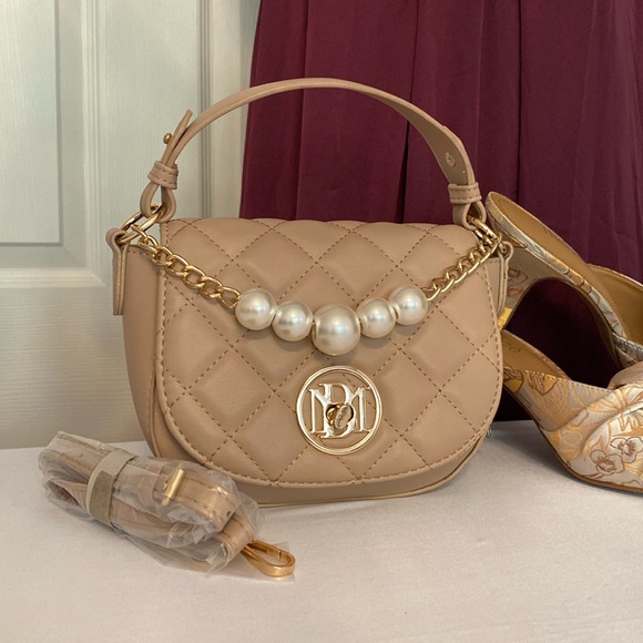 Handbags - NWT! Badgley Mischka • Quilted Chloe Pearl Purse